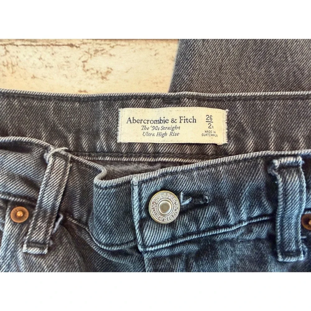Abercrombie & Fitch The 90s Straight Ultra High Rise Jeans Washed Black 26 2R